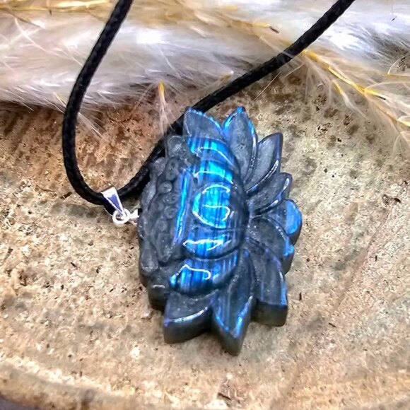 Nature Labradorite Carved Flashy Lotus Flower Pendant Necklace - Picture 8 of 9